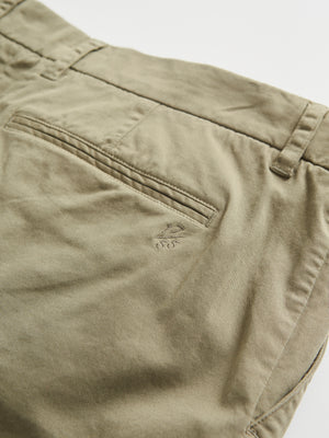 Relaxed pleat front chino short
