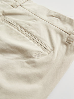 Relaxed pleat front chino short